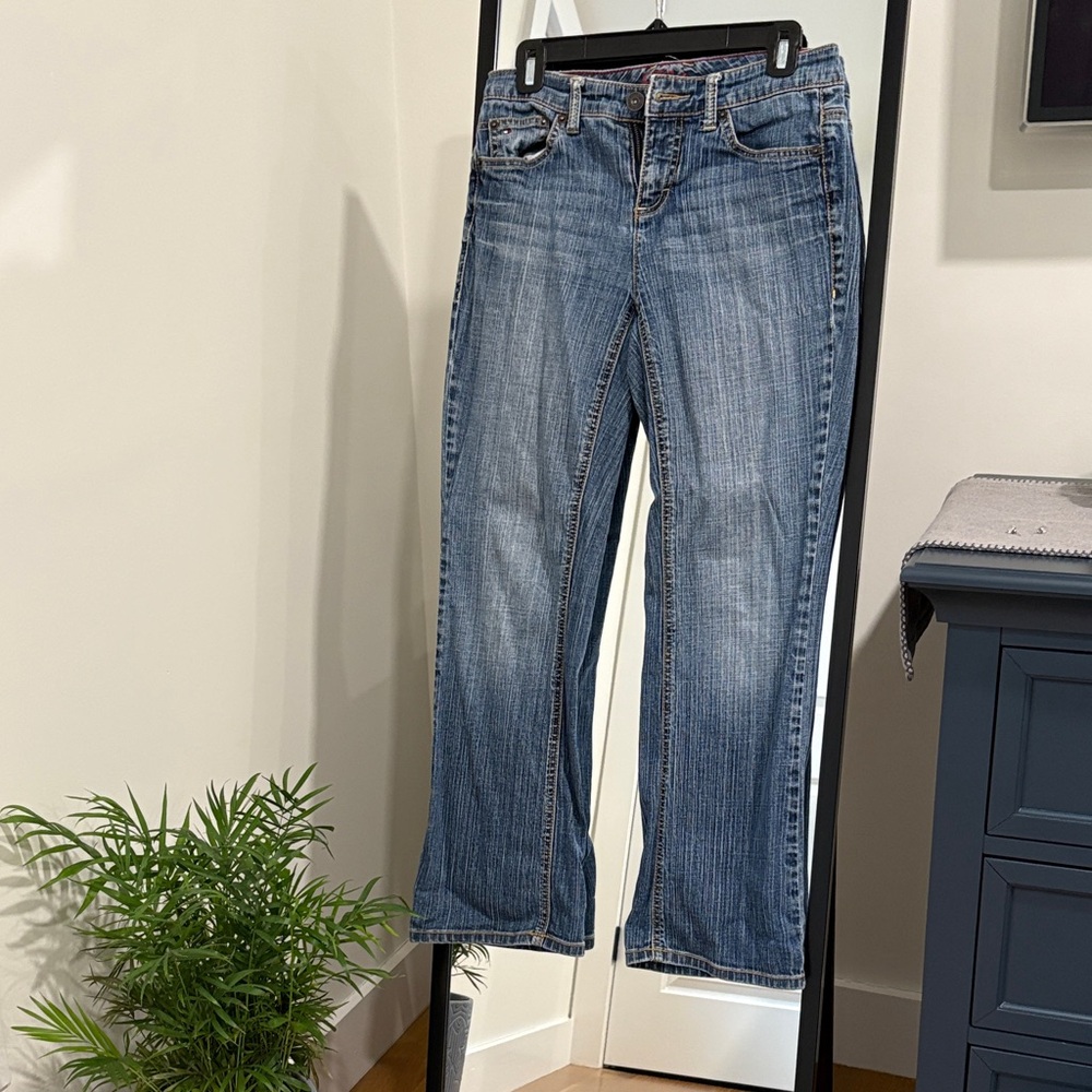 Tommy Hilfiger Mid-Wash Cropped Jeans